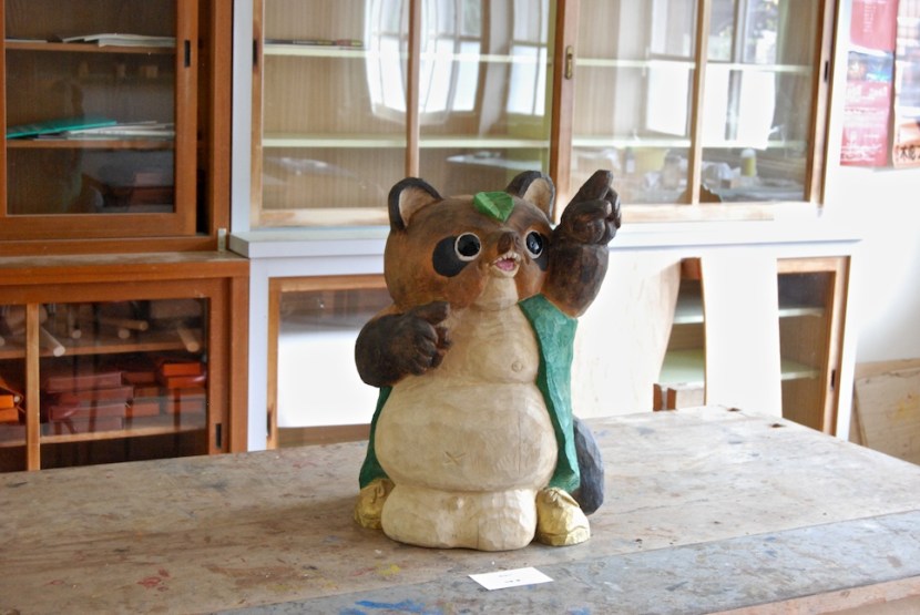 sculpture bois (tanuki)