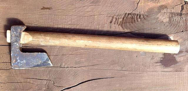la vieille hache après réparation